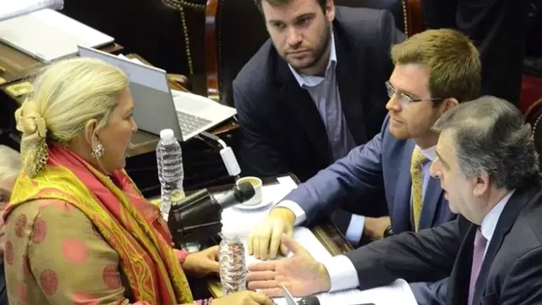 Carrió, al jefe de diputados del PRO: "Sabía que eras pícaro, pero no tan hijo de puta"