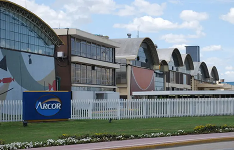 Dólar estable, empresas al límite: crece el riesgo financiero por la pax cambiaria