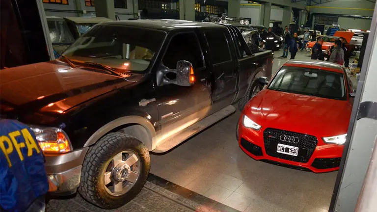 Ford F-250 y Audi RS5 Coupé.