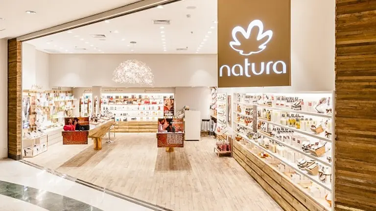Natura sacude al mundo de la cosmética con la compra de su rival Avon