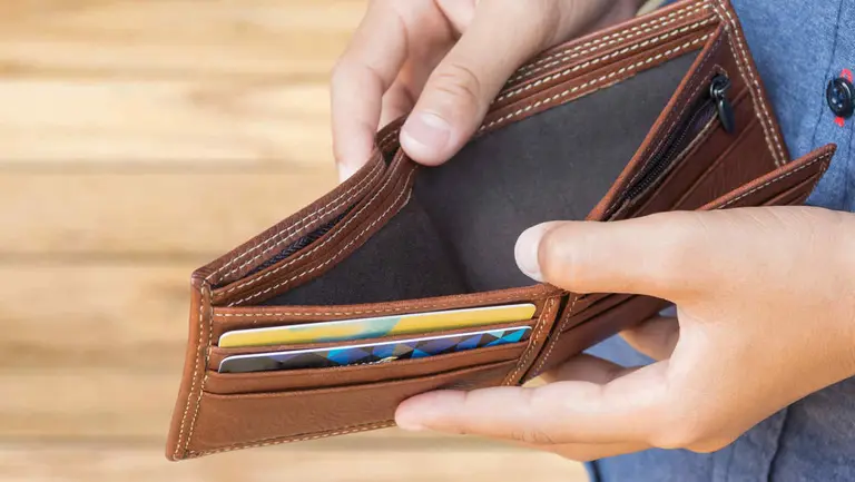 Salidas, delivery y ropa, los rubros que más recortaron los hogares argentinos