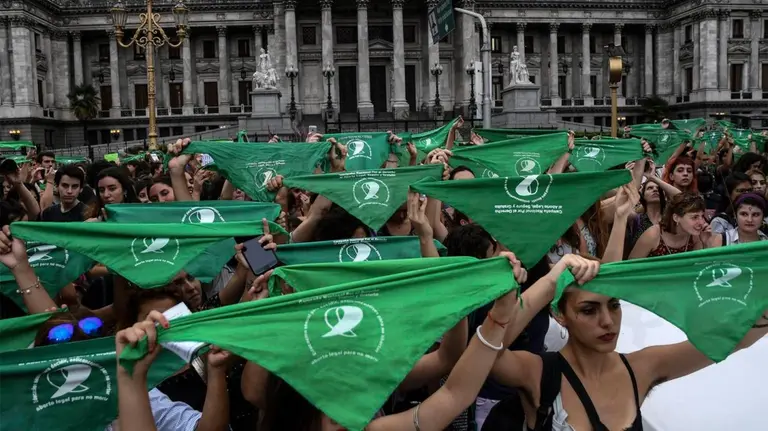 El nuevo proyecto por el aborto llegará al Congreso en plena campaña electoral y ya provoca fisuras internas