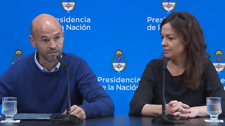 Guillermo Dietrich, ministro de Transporte, junto a la titular de la cartera de Desarrollo Social, Carolina Stanley.