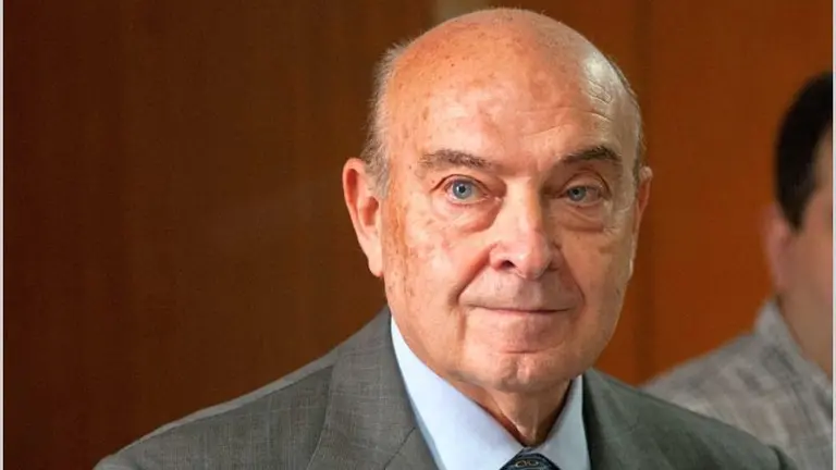 Cavallo le respondió a Duhalde y le recordó que en 2001 él pedía una "devaluación descomunal"