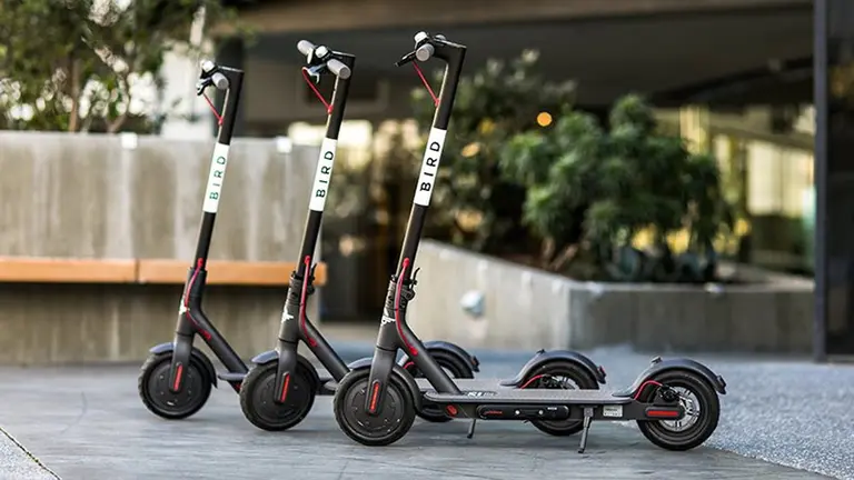 YPF lanzó fondo para apoyar startups: inyectó capital en una empresa de monopatines eléctricos