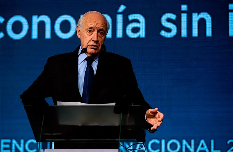 Roberto Lavagna formaliza su candidatura en soledad y le mete presión a Alternativa Federal