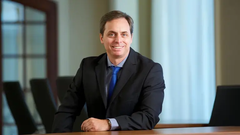 Fondo dueño de Prisma captó u$s17.500 millones en mercados internacionales