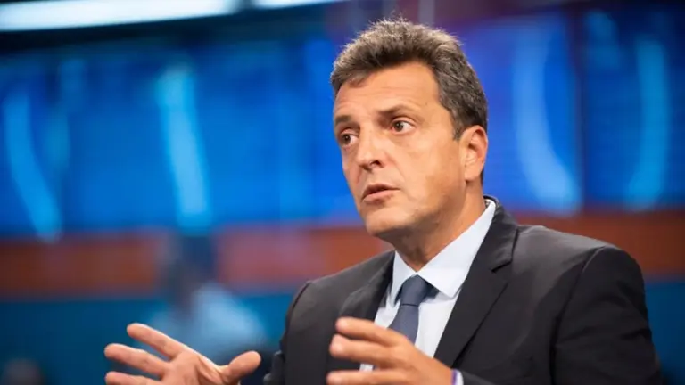 Sergio Massa, en el centro de todas las miradas: se reunió con Máximo K. y luego con sus funcionarios