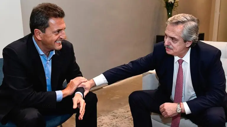 Unidad: Alberto Fernández y Sergio Massa sellaron el acuerdo para formar el "Frente de Todos"