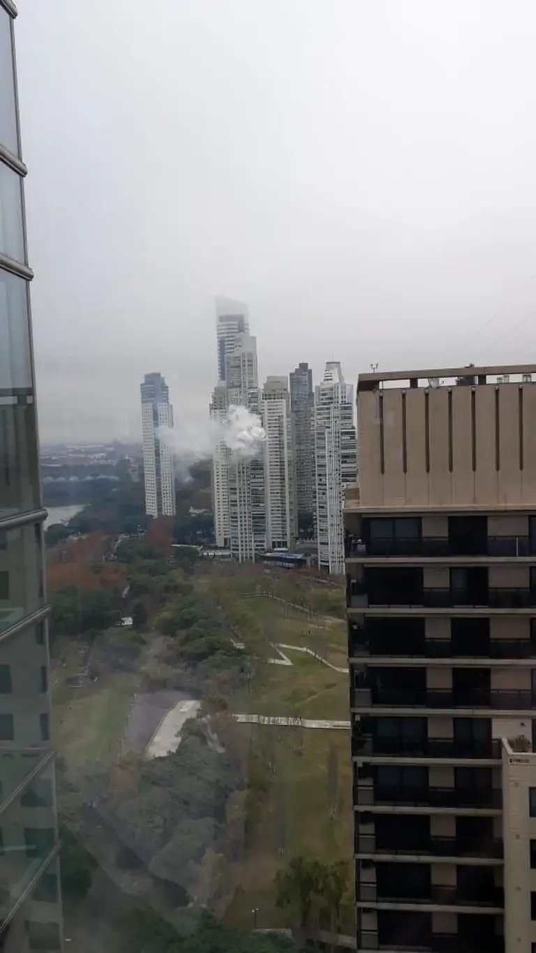 VIDEO: se incendia un edificio de Puerto Madero