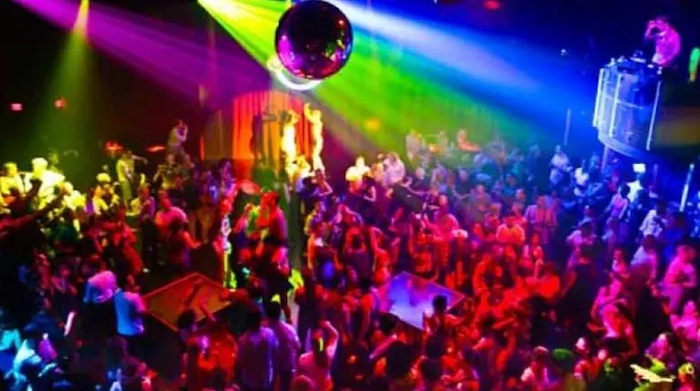 Aplican millonaria multa a los tradicionales boliches de Bariloche: estos son los motivos