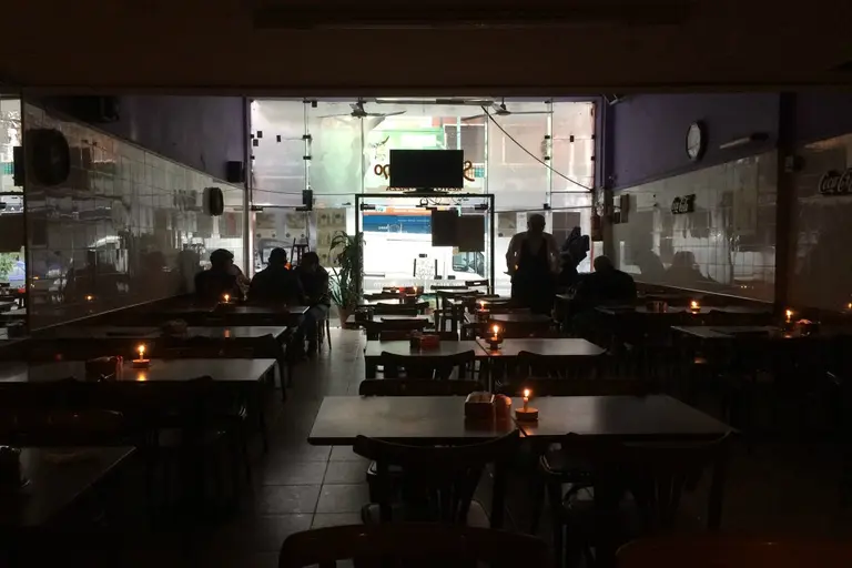 Del balance optimista de Alberto a la cruda realidad del mega apagón: entra en crisis el "relato" del peronismo