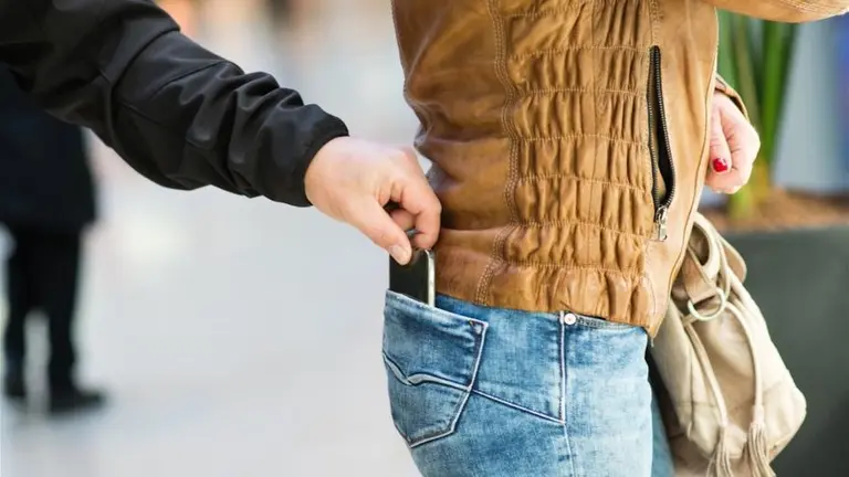 ¿Qué hacer si te roban el celular?: dónde denunciar y cómo bloquearlo