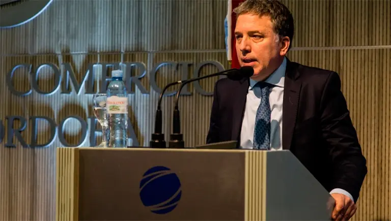 Dujovne en la Bolsa de Comercio de Córdoba: "No nos enamoramos del dólar a $45"