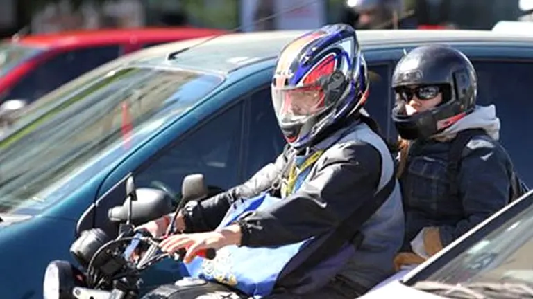 Las desventuras del motoquero que era presidente de dos compañías y no estaba enterado