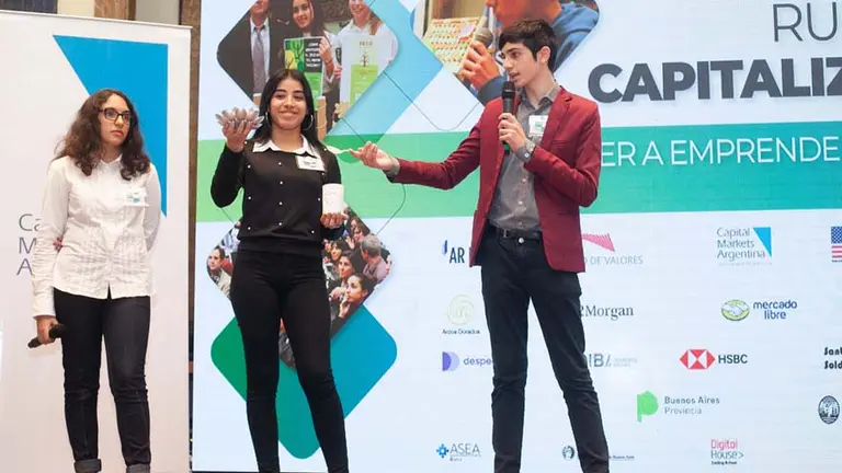 Más de 100 jóvenes recaudaron en la Bolsa 136.000 pesos para sus emprendimientos