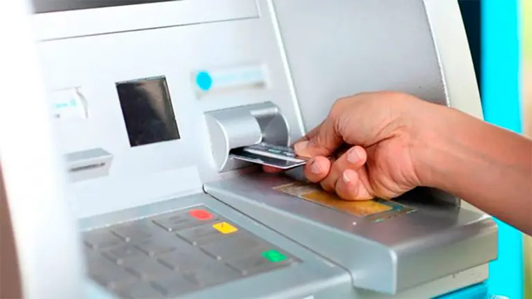 Bancos aumentan el monto de extracción diario: cuánto dinero se puede sacar de cajeros automáticos