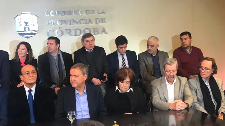 Firma del acuerdo entre el Gobierno de Córdoba, ACARA y ADEFA.