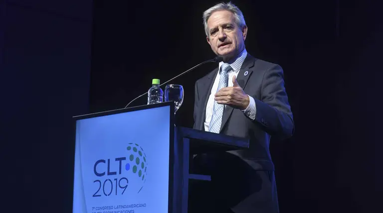 El vicejefe Ibarra confirmó que a finales de agosto se licitará espectro regional y que habrá un nuevo llamado para la banda de 450