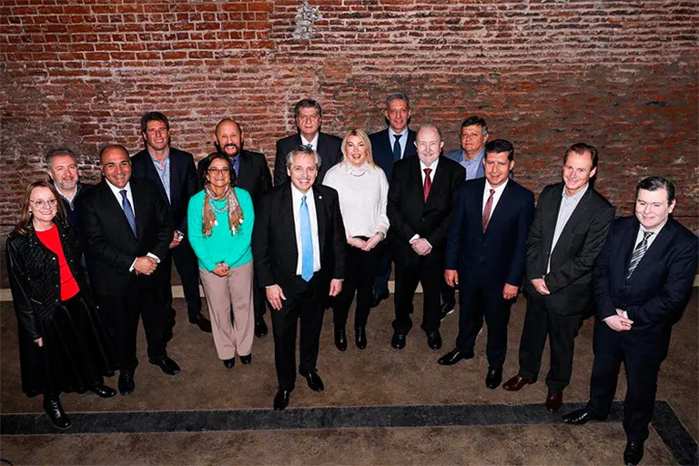 IVA, Ganancias y monotributo: cómo el Gobierno intenta frenar a los gobernadores opositores