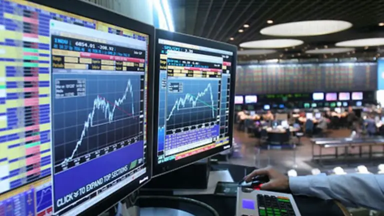 "Muro silencioso" de dólares y techo de $55: las dos señales del BCRA al mercado