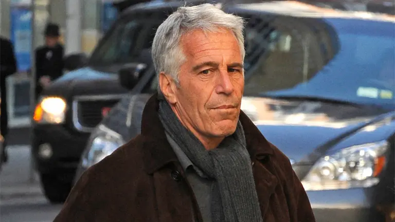 Detuvieron al multimillonario Jeffrey Epstein por tráfico sexual de menores