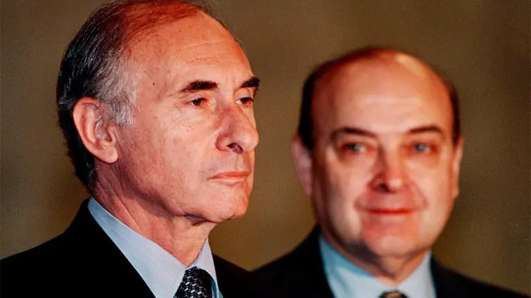 Blindaje, megacanje, corralito: la combinación que hizo colapsar al gobierno de De la Rúa