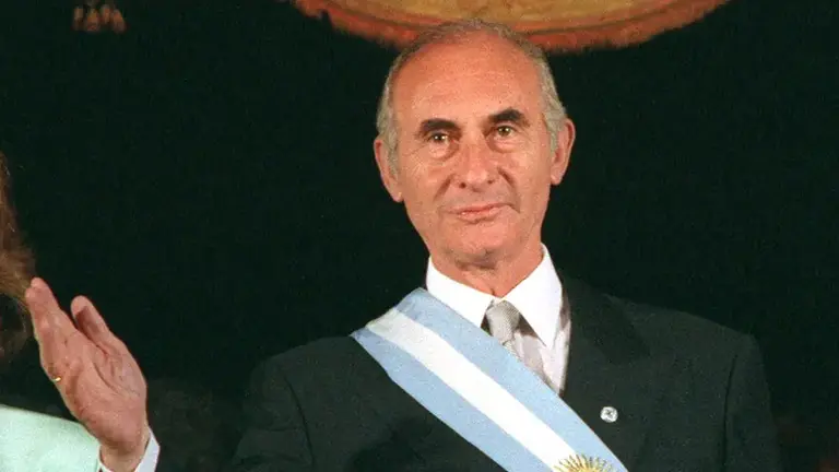 El Gobierno decretó tres días de duelo y ratificó los actos por el Día de la Independencia