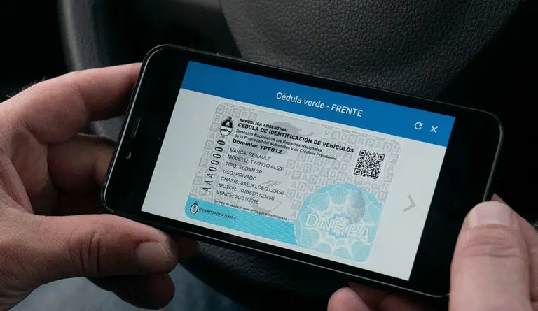 Cédulas verde y azul en el teléfono: ¿cómo se obtienen y qué otros documentos se pueden llevar en el celular?