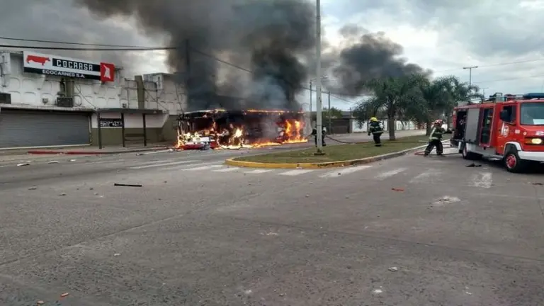 Violencia el frigorífico: cámaras de seguridad detectaron a tres hombres disparando
