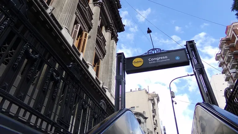La estación Congreso de la línea A de subte se llamará Raúl Alfonsín