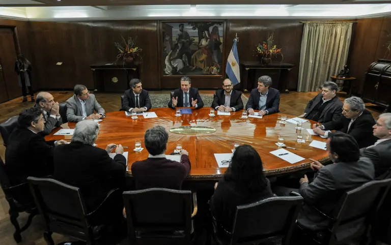 Dujovne recibió a economistas para dialogar sobre el sobrecumplimiento de las metas fiscales