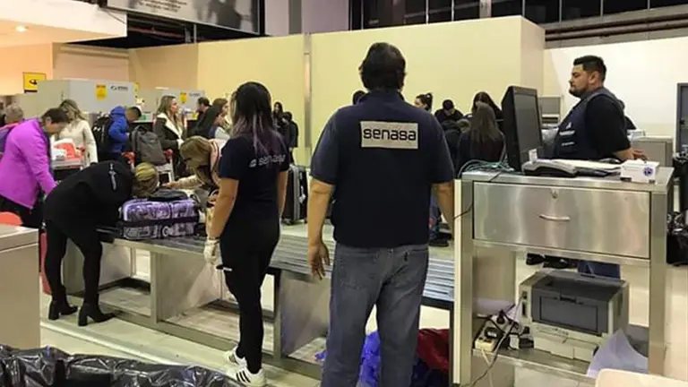 Un "paro a la japonesa" de ATE genera grandes demoras en el aeropuerto de Ezeiza