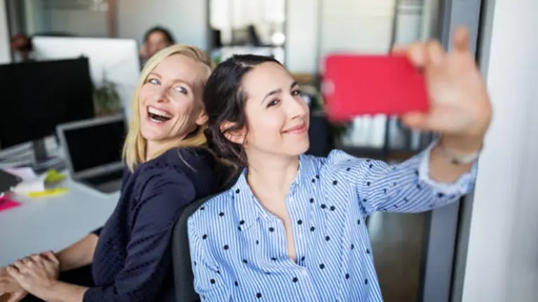 El 60% de los argentinos hizo al menos un amigo en el trabajo