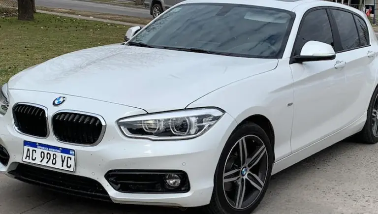Salto a la alta gama: BMW 118i, el último con tracción trasera, se despide con un súper precio