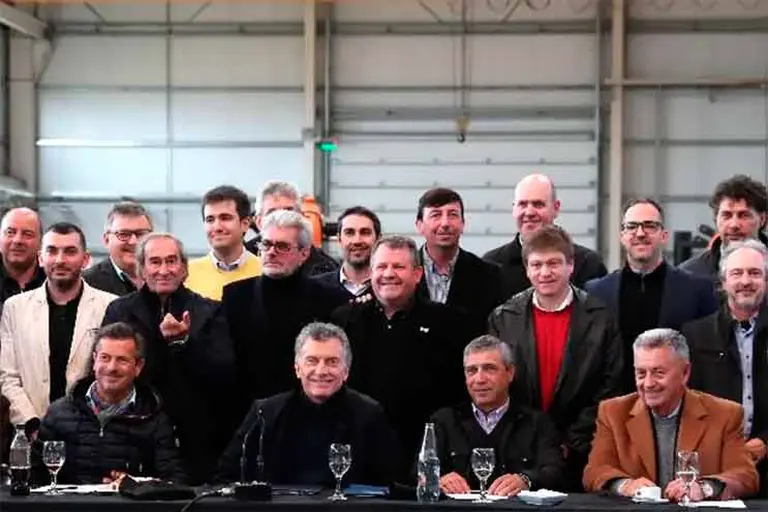 En medio de la polémica por "Pindonga" y "Cuchuflito", Macri se reunió con el empresario que registró "Pirulo"