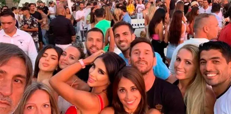 Mal momento para Messi: quisieron agredirlo mientras bailaba con amigos en Ibiza
