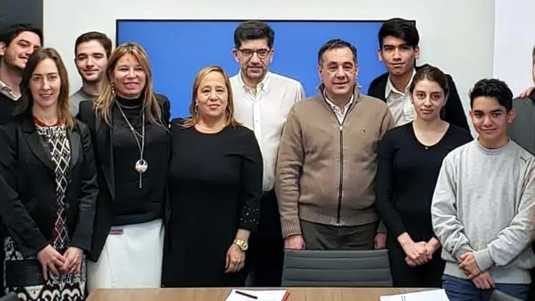 Casi 200 becarios estudiarán tecnologías de código abierto con apoyo oficial