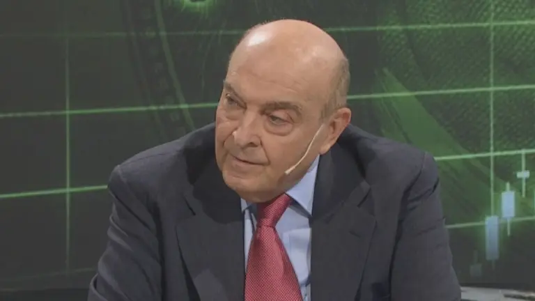 Cavallo le da su receta al Banco Central para controlar al dólar