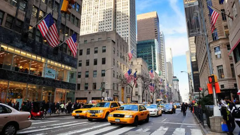 ¿Por qué las grandes tiendas están abandonando la Quinta Avenida en Nueva York?