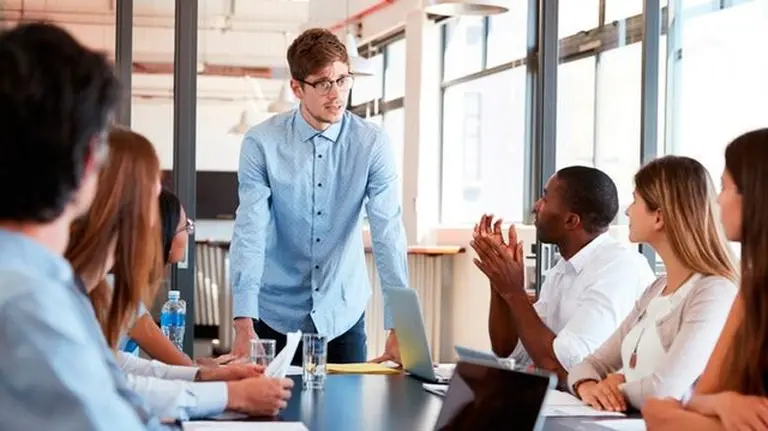 ¿Cuáles son los 5 tipos de líderes y cómo inciden en los trabajadores?