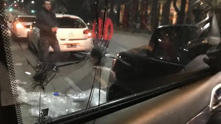 Atacaron el auto donde se trasladaba José Luis Espert