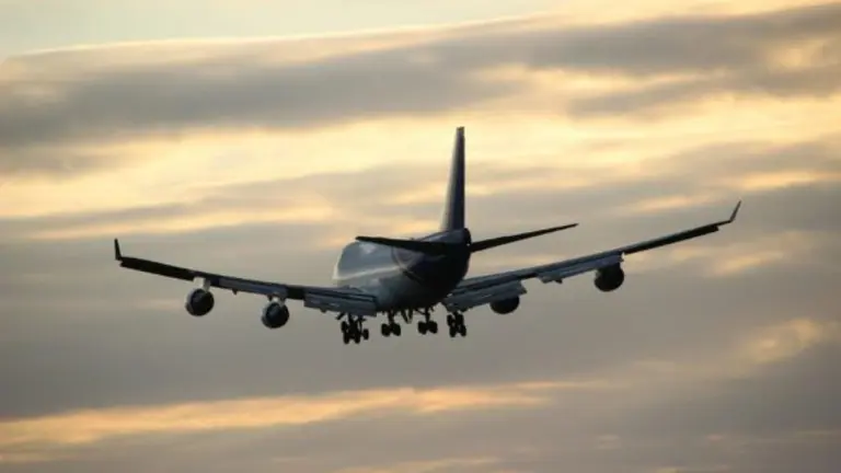 ¿Por qué hay ceniceros en los aviones más modernos si está prohibido fumar a bordo?