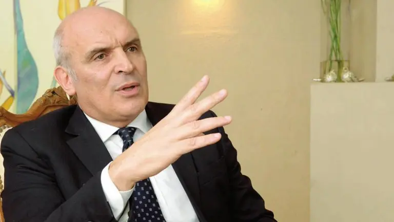 Espert afronta una crisis interna y pone en pausa la campaña por su luna de miel