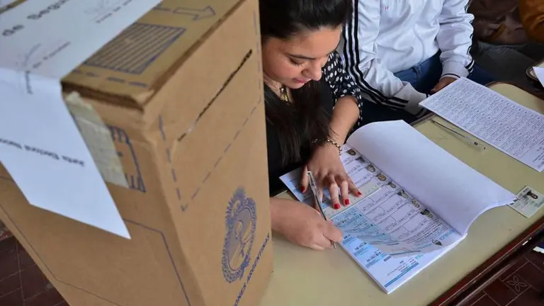 Según encuesta, cuántas personas pueden cambiar su voto en elecciones de octubre