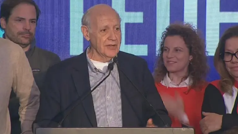 Macri habló con Lavagna: ambos están preocupados por la reacción de los mercados