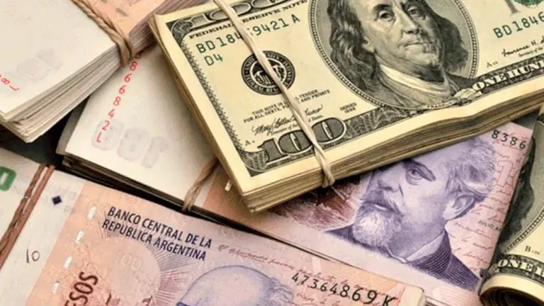 El dólar cerró estable a $57,20, pero la Bolsa siguió su tendencia a la baja