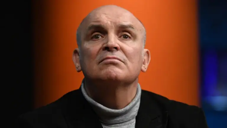 Espert contra Álvarez Agis: "De madera, el muchacho"