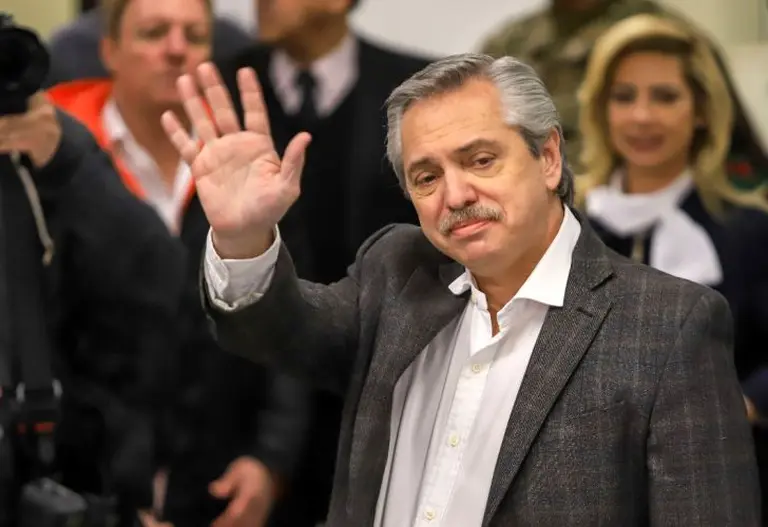 Duro diagnóstico del Financial Times sobre Argentina: "Se tambalea al borde del noveno incumplimiento de la deuda"