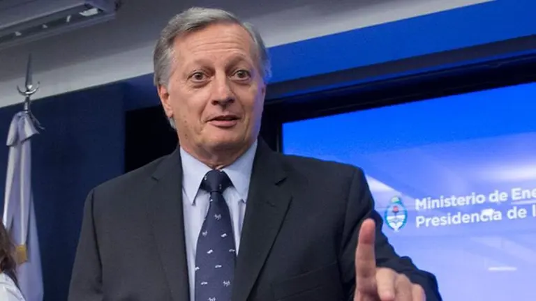 Reapareció Aranguren y contó que está trayendo sus dólares al país "para seguir viviendo"